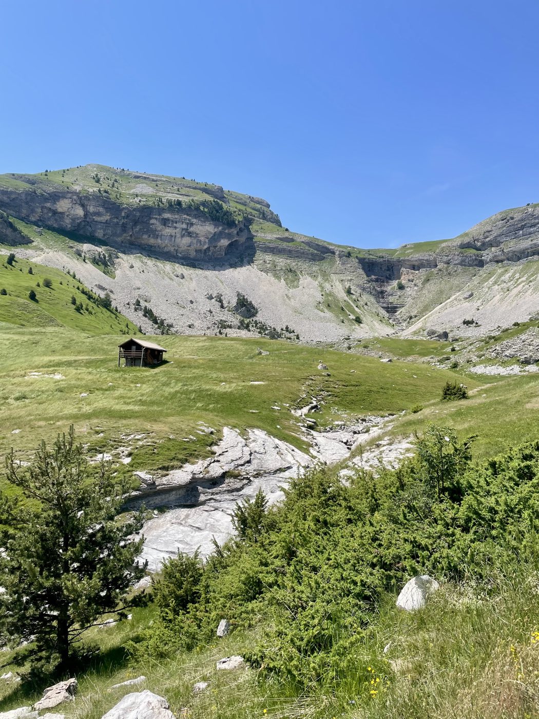 Saute Aure waterfall, the family walk from La Joue du Loup